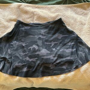 Athleta Match Point Skort in camo color size xs